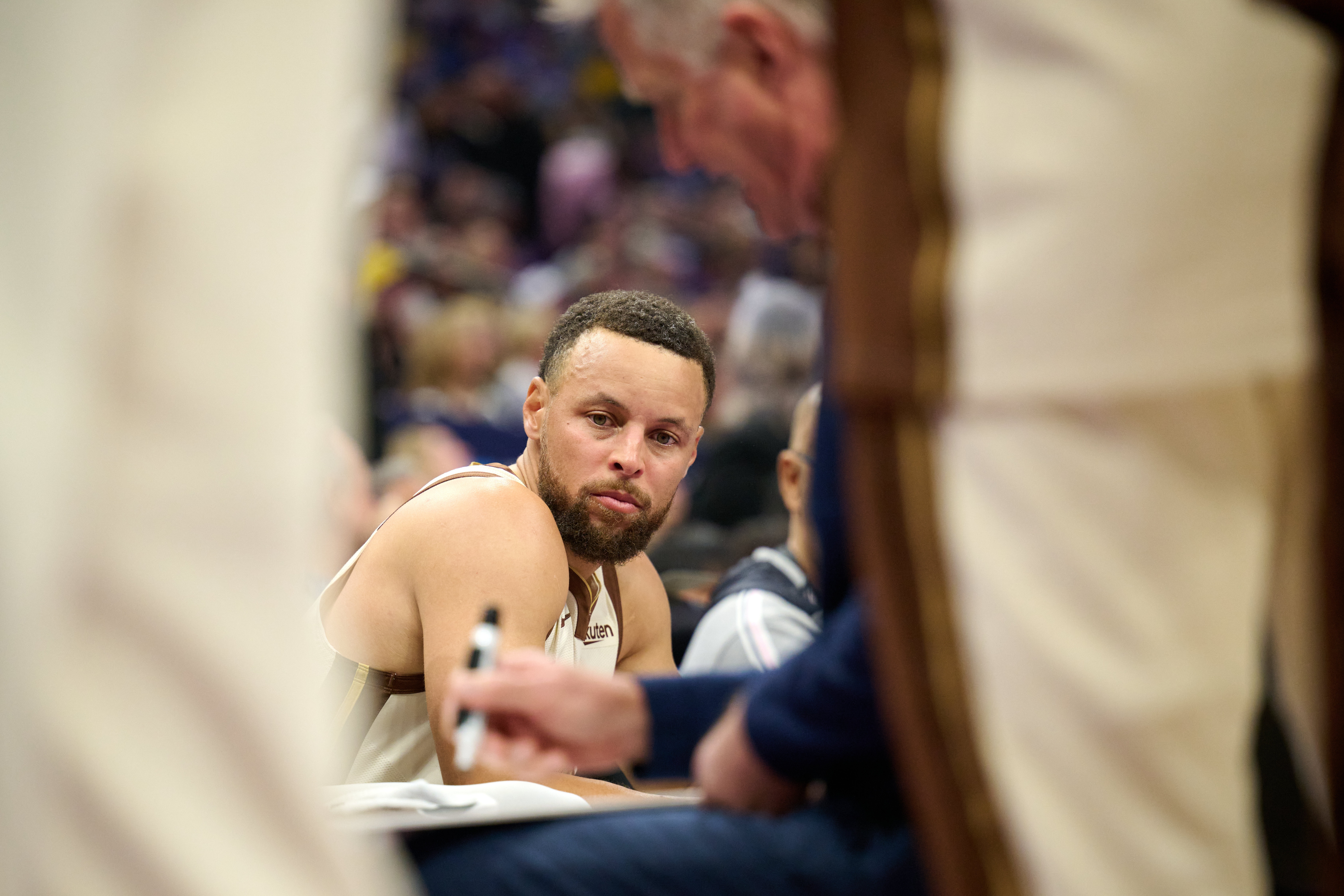 北京28-伤病影响！库里本季打43场&amp;近6年新低 场均26.6分4.7助&amp;三分39.3%